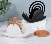 Czarny stojak na kadzidełka ślimak - uchwyt na spirale na komary  (3).jpg