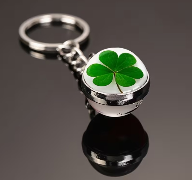 Brelok koniczynka trójlistna - symbol motywacji i równowagi  (2).jpg