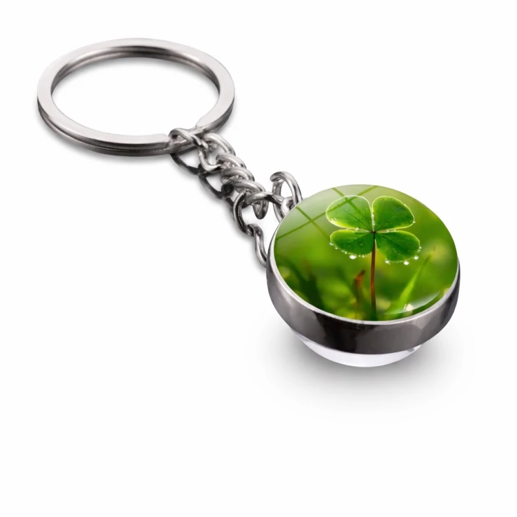 Brelok z czterolistną koniczynką - talizman na szczęście do kluczy .jpg