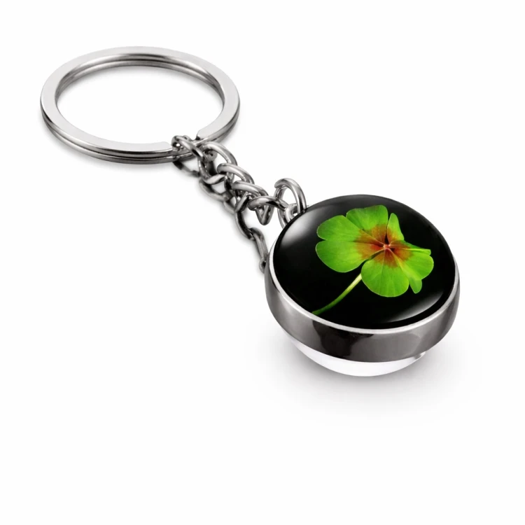 Brelok z czterolistną koniczynką - amulet farta do kluczy .jpg