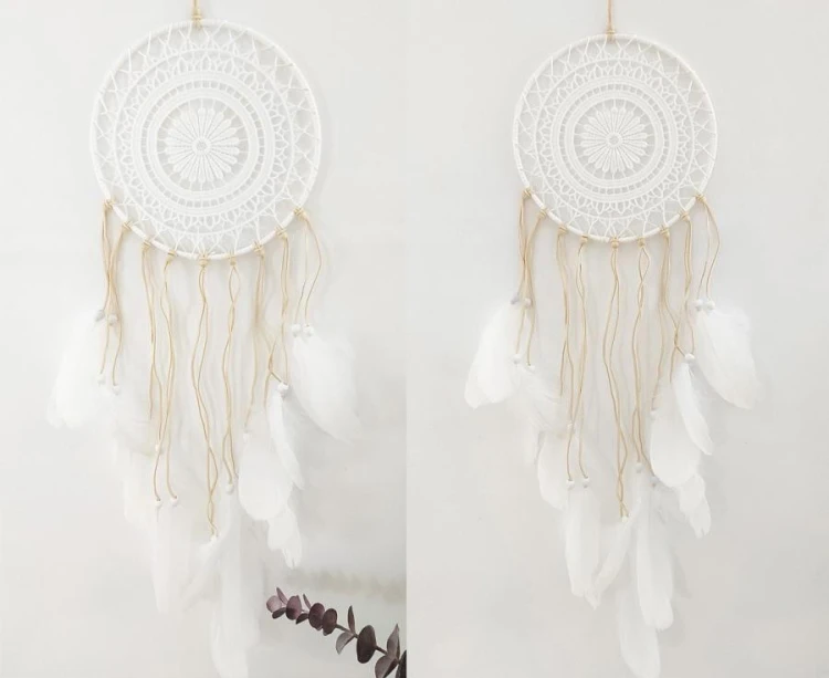 Łapacz snów boho biały z piórami makrama 20cm - dekoracja ścienna