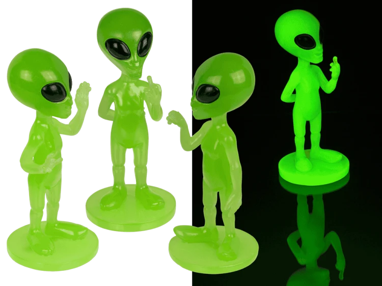 Świecący kosmita figurka fluorescencyjna - gadżet do pokoju  (1).png