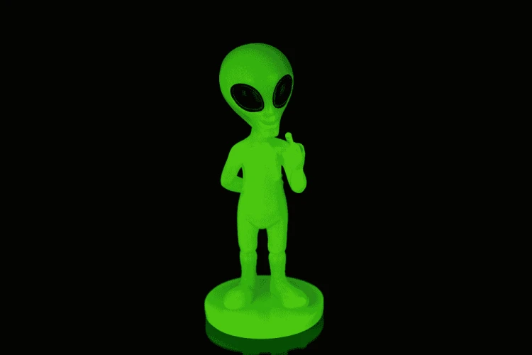 Świecący kosmita figurka fluorescencyjna - gadżet do pokoju  (3).png