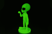 Świecący kosmita figurka fluorescencyjna - gadżet do pokoju  (9).png