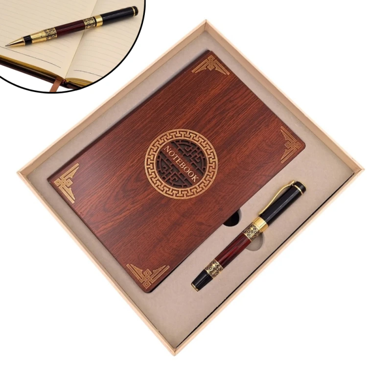 Zestaw prezentowy Premium – drewniany notes A5 i elegancki długopis.png