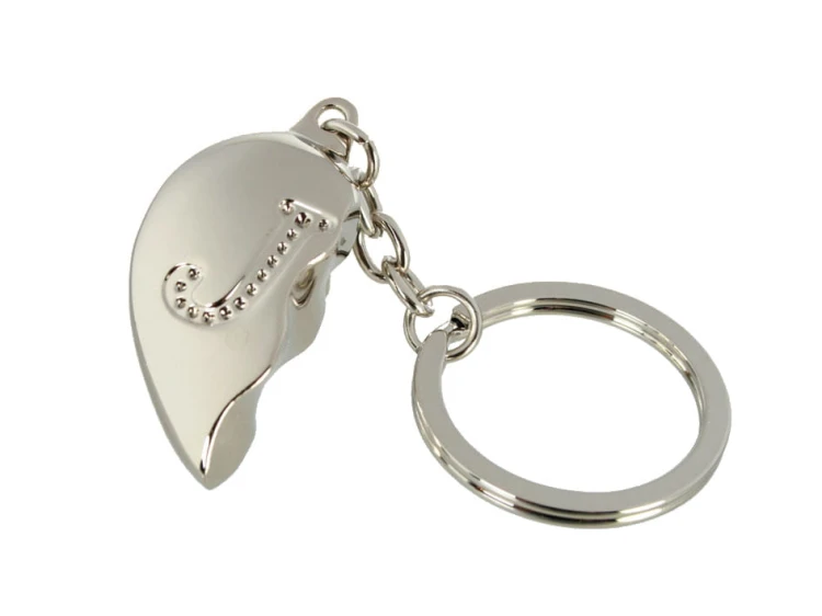 BRELOCZEK ZŁAMANE SERDUSZKO - J LITERKA BRELOK