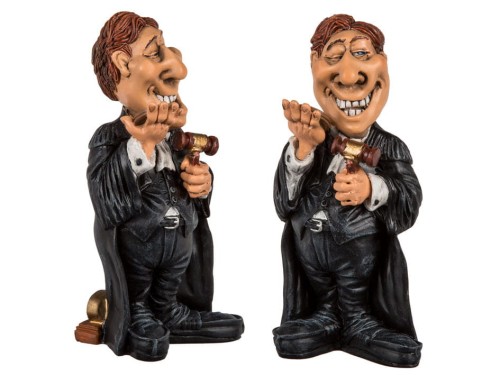 FIGURKA SĘDZIA MŁOTEK SĘDZIOWSKI PREZENT PRAWNIKA .jpg