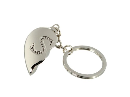 BRELOCZEK złamane SERDUSZKO S LITERKA BRELOK SERCE .jpg