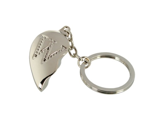 BRELOCZEK złamane SERDUSZKO W LITERKA BRELOK SERCE .jpg