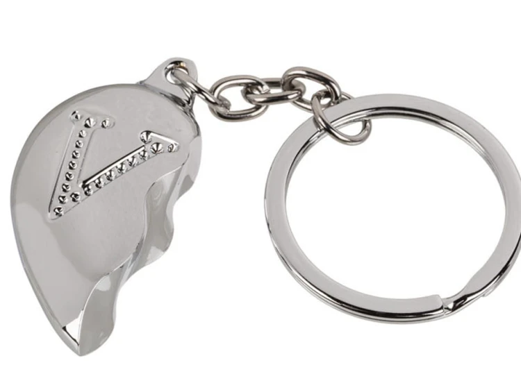 BRELOCZEK złamane serduszko - V BRELOK LITERKA 1.jpg