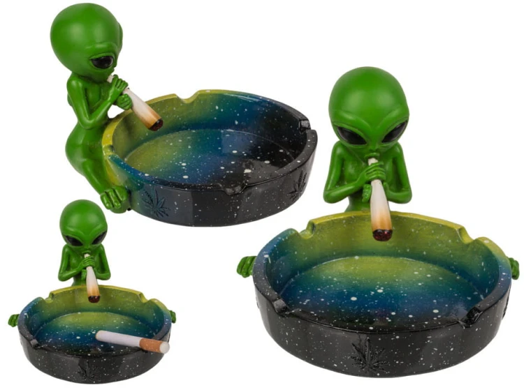 POPIELNICZKA Obcy z jointem II SKRĘTEM UFOLUDEK .jpg