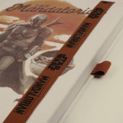 Wspaniały notes, który będzie doskonałym powiernikiem Twoich myśli oraz wspomnień. Idealny na pamiętnik. Notes posiada sztywną okładkę pokrytą dodatkowo materiałem z nadrukiem. Zawiera 128 kartek białych gładkich. Wykon ( (5).jpg