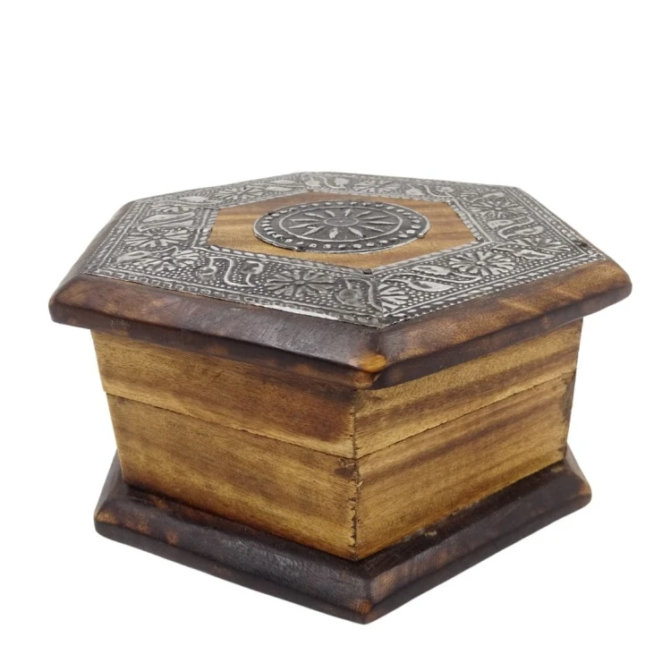 Szkatułka drewniana z ornamentami na Biżuterię (2).jpg