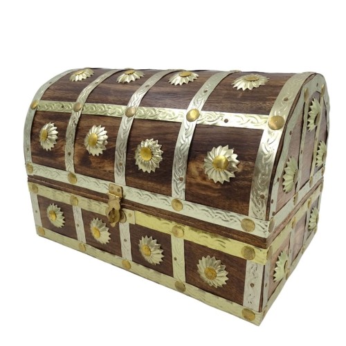 Szkatułka drewniana metalowymi zdobieniami Pudełko (1).jpg