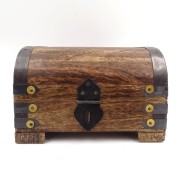 Szkatułka drewniana z metalowymi zdobieniami Kufer (2).jpg