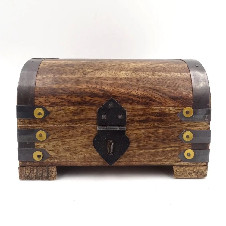 Szkatułka drewniana z metalowymi zdobieniami Kufer (2).jpg