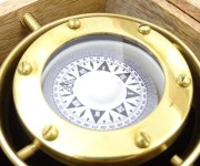 Kompas przechyłowy Gimble w pudełku drewnianym (3).jpg