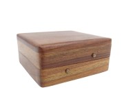 Kompas z zegarem słonecznym Gilbert w obudowie (2).jpg