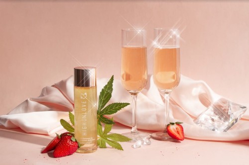 Olejek do masażu High On Love Strawberry Champagne (2).jpg