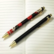 Zestaw 2 długopisów Czaszki i Róże z nadrukiem (2).jpg