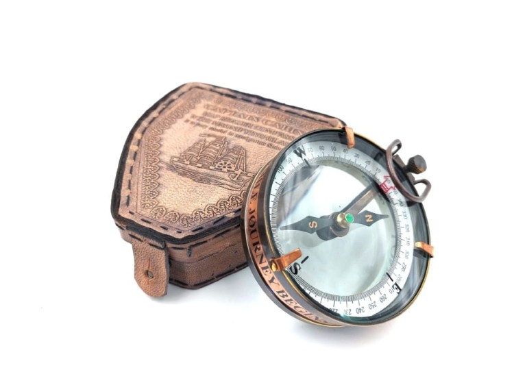 Kompas magnetyczny Map reader w skórzanym etui  (1).jpg