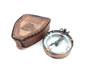 Kompas magnetyczny Map reader w skórzanym etui  (3).jpg