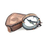 Kompas magnetyczny Map reader w skórzanym etui  (4).jpg