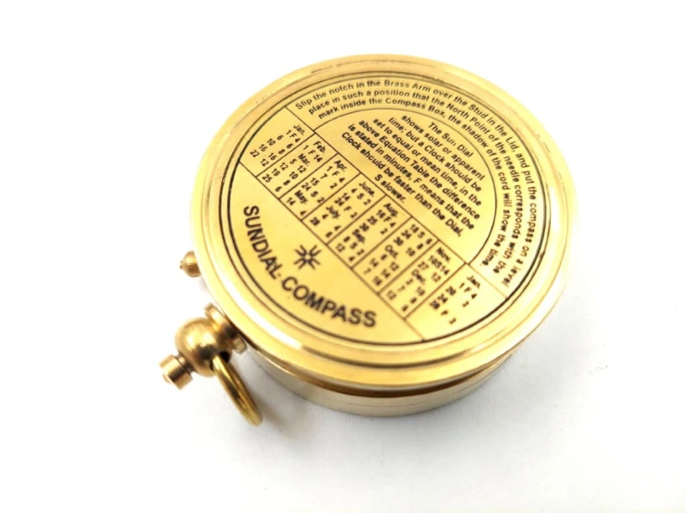 Kompas mosiężny z zegarem słonecznym w pudełku  (3).jpg