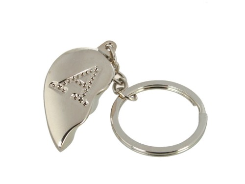 BRELOCZEK ZŁAMANE SERDUSZKO - A LITERKA BRELOK