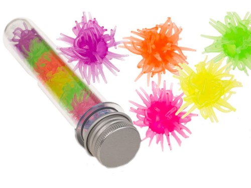 Zabawka Whacky Window Walkers w tubie świeci w ciemności Przyklejające się 1.jpg