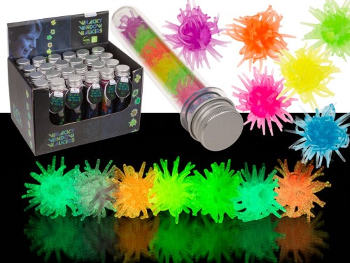 Zabawka Whacky Window Walkers w tubie świeci w ciemności Przyklejające się 2.jpg