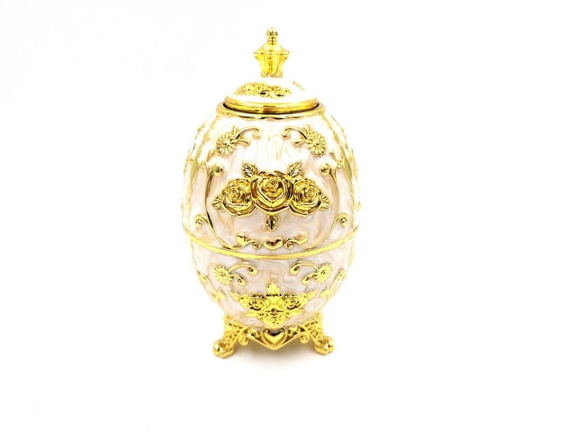 Jajo Jajko Faberge Replika biało-złote z motywem róży Figurka ozdobna  (1).jpg