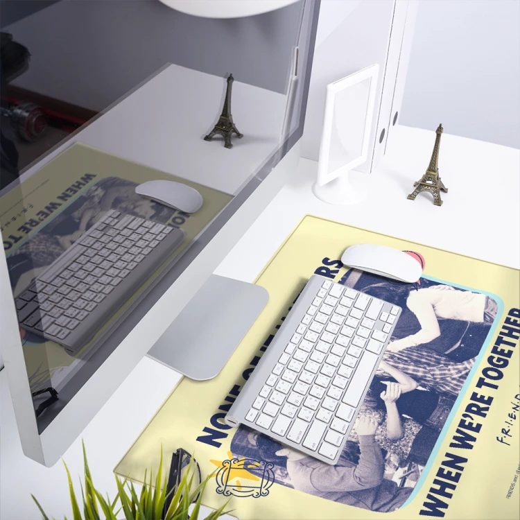 Mata na biurko Podkładka ochronna 50x45 cm DC Friends Przyjaciele VIII  (1).png