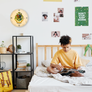 Taki zegar to prawdziwa ozdoba ściany w domu każdego wielbiciela gatunku. Teraz dodatkowo w absolutnie rewelacyjnej wersji LICENCYJNEJ, tworząc wspaniałą atmosferę. Model PREMIUM - minimalistyczny design, hitowe kolory  (1).png