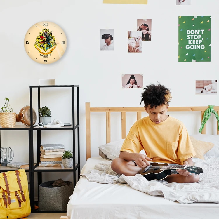 Taki zegar to prawdziwa ozdoba ściany w domu każdego wielbiciela gatunku. Teraz dodatkowo w absolutnie rewelacyjnej wersji LICENCYJNEJ, tworząc wspaniałą atmosferę. Model PREMIUM - minimalistyczny design, hitowe kolory  (1).png