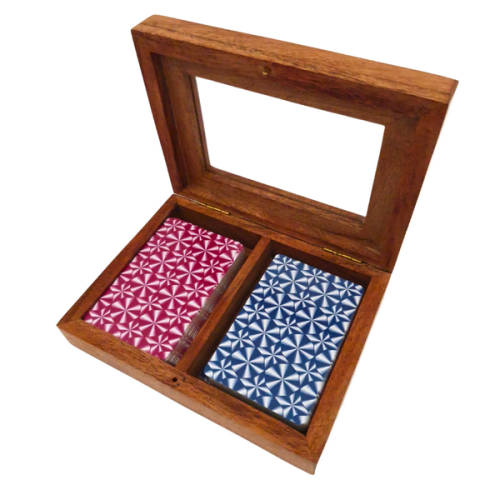 Zestaw Kart do gry w Eleganckiej Drewnianej Skrzynce ze Szklanym Wieczkiem  (1).png