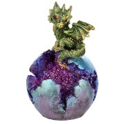 Figurka z podświetleniem LED Mroczne Legendy – Mały Złoty Smok na Geodzie  (3).jpg