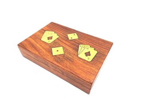 Zestaw do Gier 2w1 – Dwie Talie Kart i Kości w Drewnianym Pudełku  (1).jpg