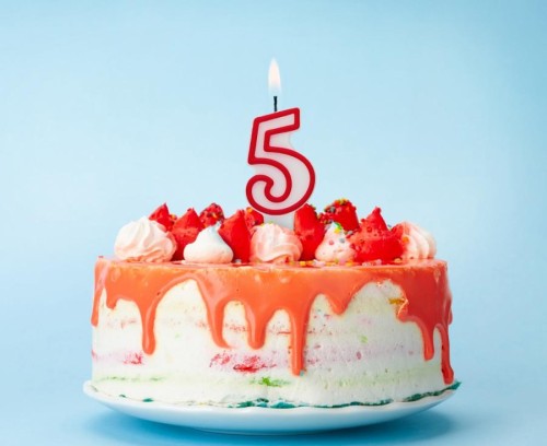 Świeczka urodzinowa cyferka 5 na tort czerwony kontur 7 cm