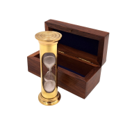 Klepsydra Piaskowa w Drewnianym Pudełku 3 Minuty mosiężna obudowa .png