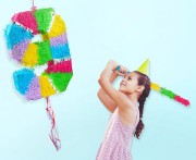 Piniata Pastelowa Cyfra "9" – Zabawna Atrakcja na Urodziny i Imprezy