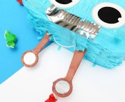 Piniata Urodzinowa Robot na Sznurki – Bezpieczna Zabawa dla Maluchów