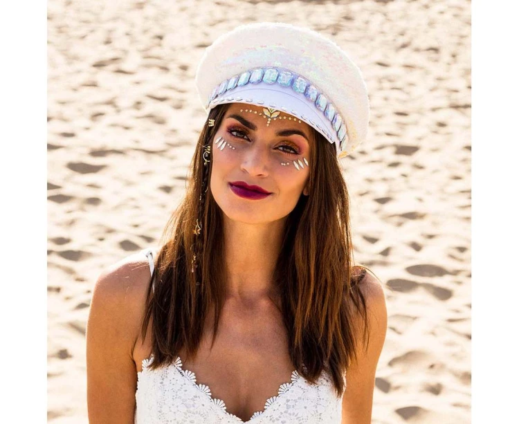 Perłowa Czapka z Daszkiem na Karnawał – Błyszcząca, Uniwersalna