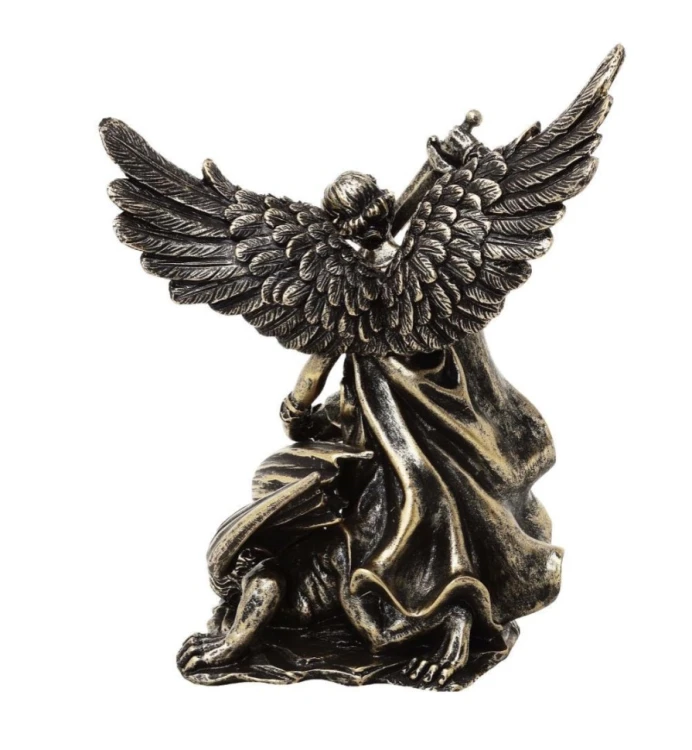 Figurka Archanioła Michała walczącego ze smokiem – symbol zwycięstwa dobra  (3).jpg