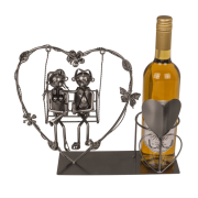 Stojak na Wino Zakochani – Romantyczna Huśtawka z Sercem  (1).png