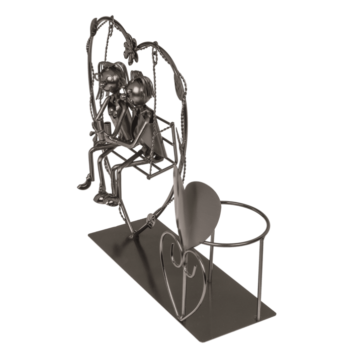 Stojak na Wino Zakochani – Romantyczna Huśtawka z Sercem  (2).png