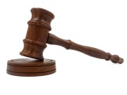 Młotek Sędziowski z Drewna – Symbol Prawa i Władzy Sądowniczej  (1).jpg