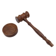 Młotek Sędziowski z Drewna – Symbol Prawa i Władzy Sądowniczej  (2).jpg