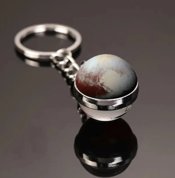 Brelok Pluton szklany – mały symbol kosmosu do kluczy i plecaka .jpg