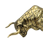 Złota figurka byka – dekoracja siły, sukcesu i prestiżu 33 cm  (4).jpg